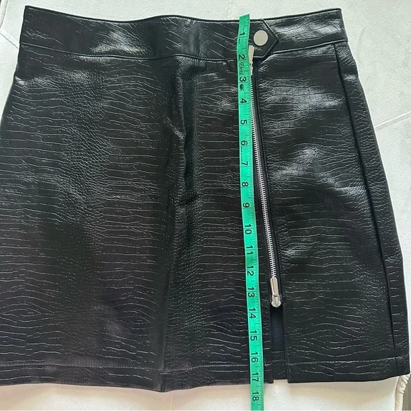 Topshop vegan leather mini skirt, black, size 8 NWOT - Picture 5 of 5